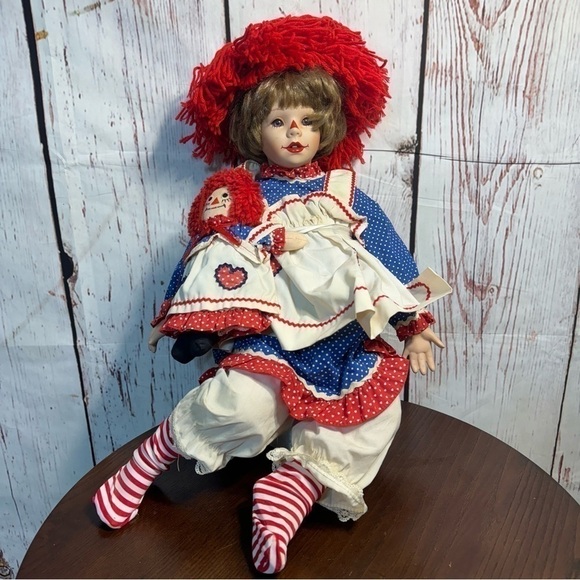 Danbury Mint Other - DANBURY MINT RAGGEDY ANN Porcelain vintage 80s Collectible doll GUC